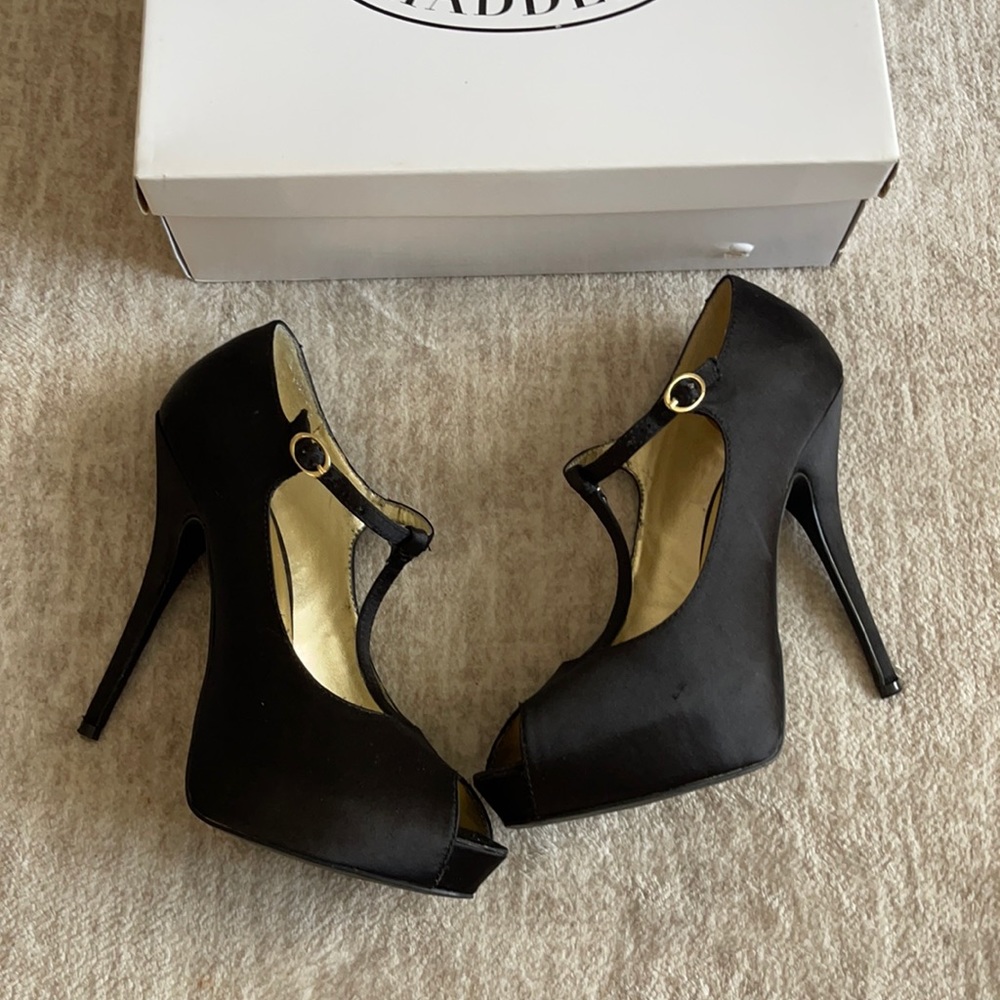 Steve Madden size 8 1/2 black heels